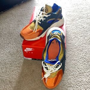 Womens Size 9 NIKE AIR HUARACHE Gold Tone/Black-Coconut Milk Tan or/Lait De Coco